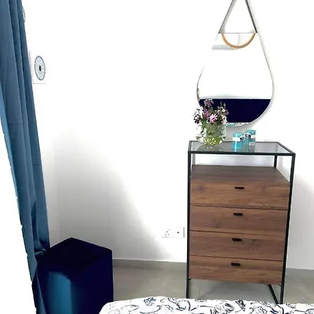 Latsi Apartment 16 -Above Aristo Development Office Same Building No16 アパート *
